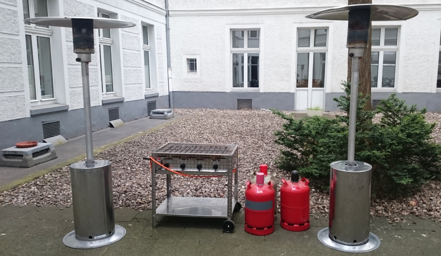 Heizstrahler und Gasgrill