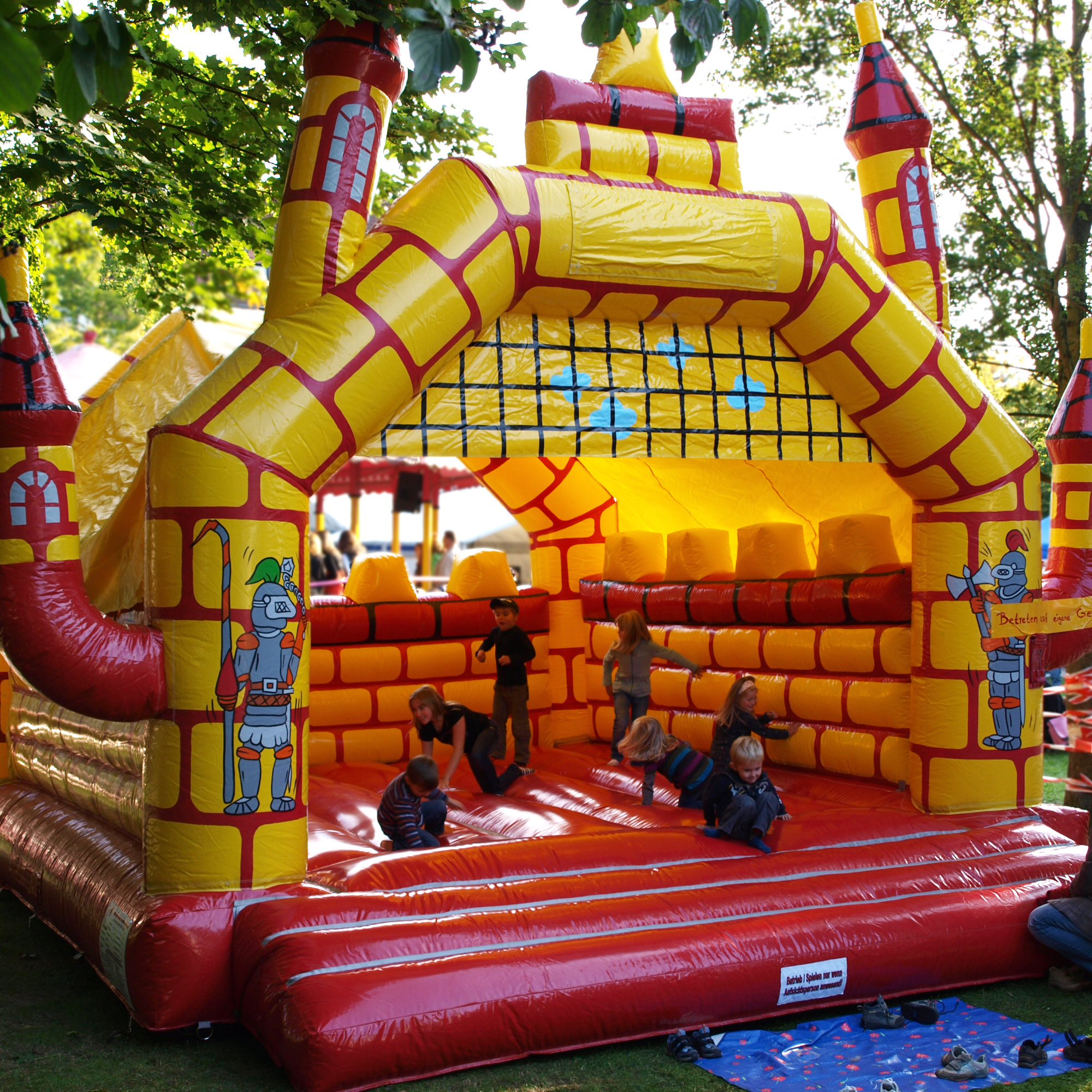 Große Hüpfburg Schloss XXL mieten – für viele Kinder | Verleih-ER