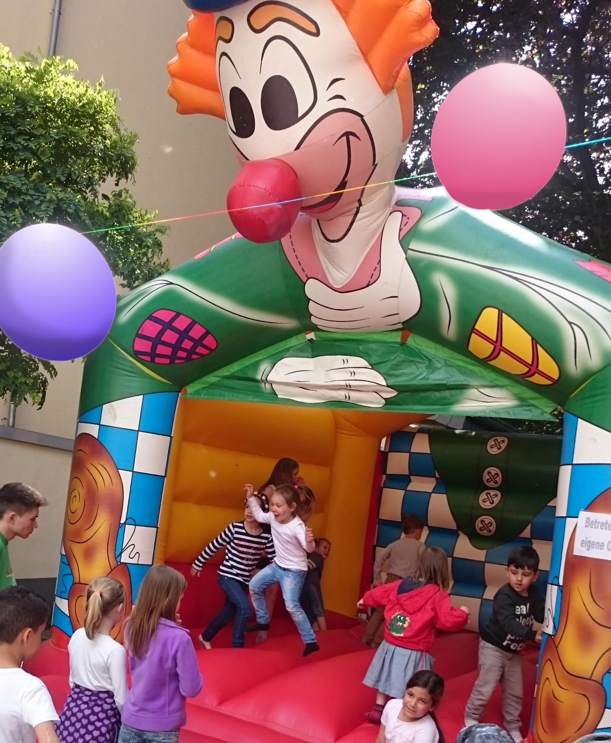 Hüpfburg Clown Ausschnitt