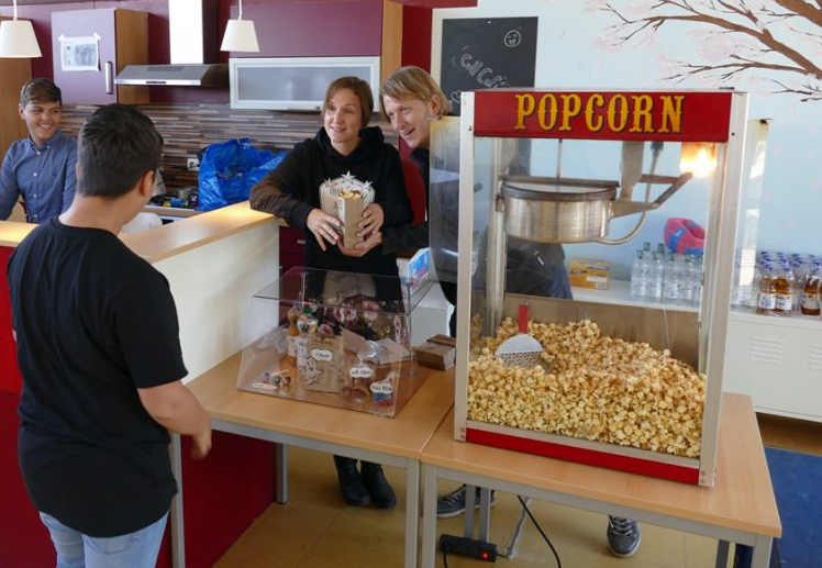 Popcornmaschine 12 oz im Einsatz