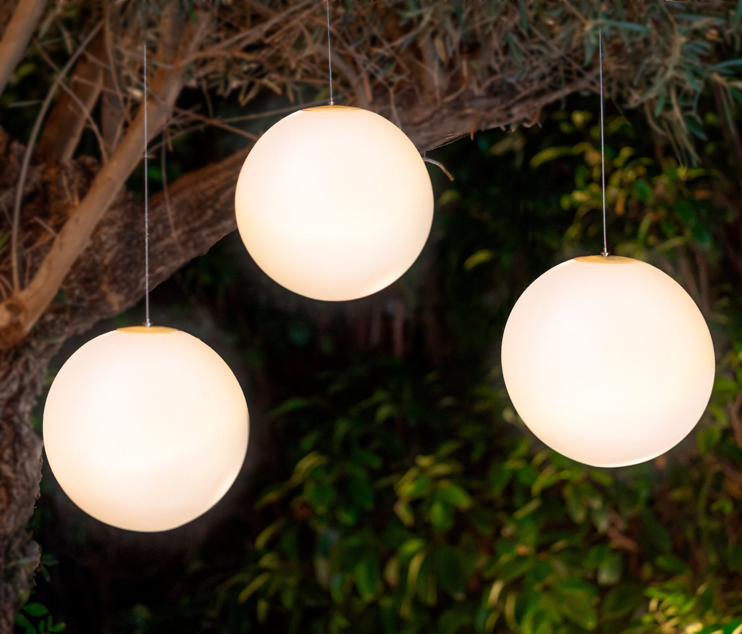 LED-Kugelleuchten mieten für eine Beleuchtung draußen/outdoor
