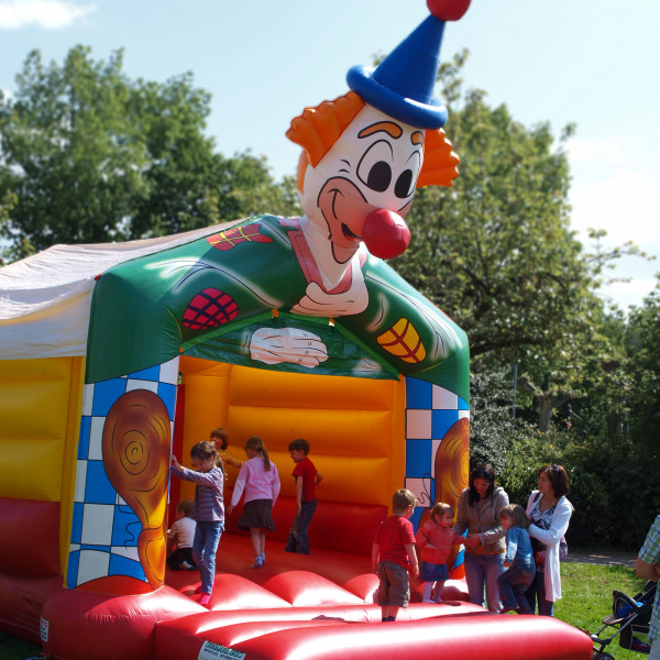 Hüpfburg Clown