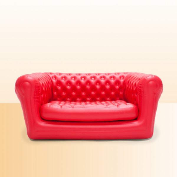 Lounge-Sofa in rot in Frontansicht