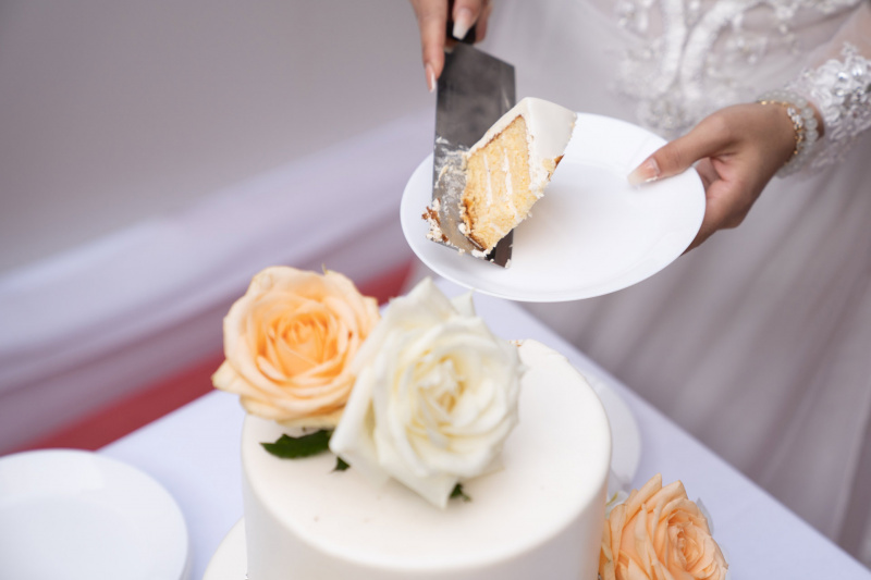 media/image/hochzeit-torte-anschneiden.jpg